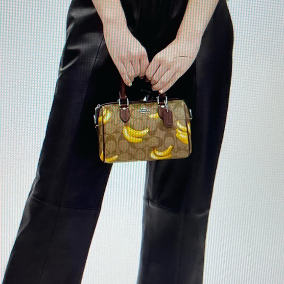 🍌 COACH MINI ROWAN CROSSBODY IN SIGNATURE CANVAS WITH BANANA PRINT 🍌 - Picture 12 of 16